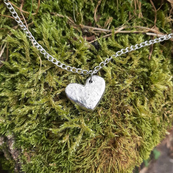 Leska Kerrek - Wholesale Pendant/charm necklace - Rustic Heart Pendant Necklace - Silver chain1