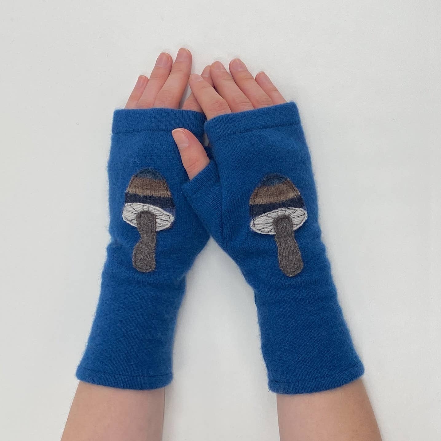 Sardine Clothing Co. - Wholesale Gloves - Women's - Fingerless Cashmere Gloves-Mushroom0