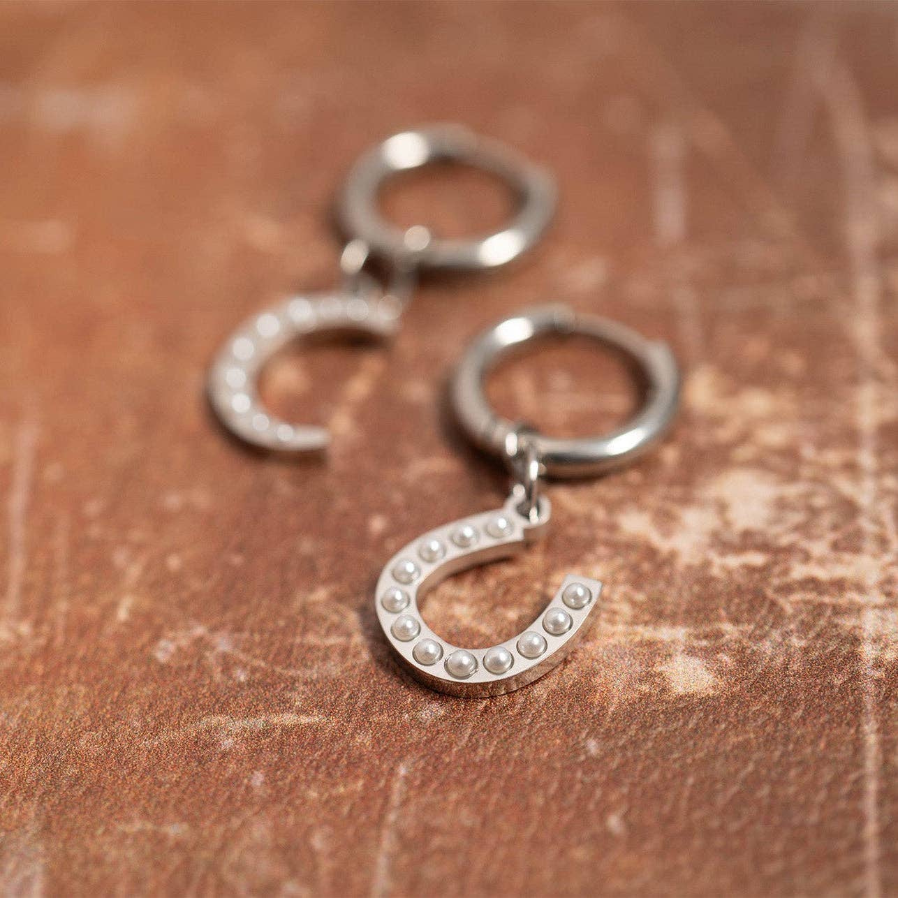 WJW - Wholesale Individual Charm/Pendant - 18K Gold PVD Stainless Steel Pearl Beaded Horseshoe Charm16