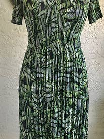 Kortærmet 42“ plisseret kjole 201962 for engroshandel hos Lou Nardi