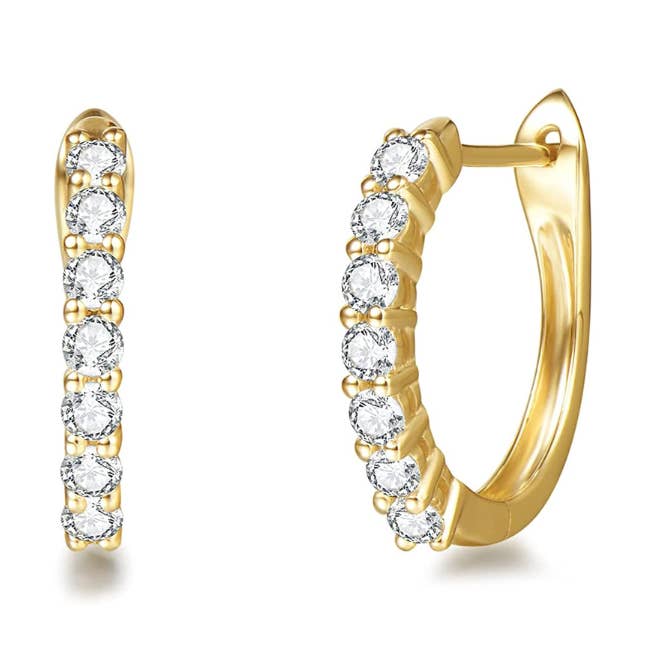 Créoles FANCIME Small Huggie en or jaune 14 carats pour la vente par Fanci Me Jewelry