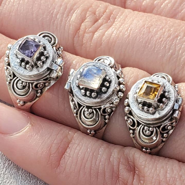 Silver Insanity – wholesale Cocktail/statement ring – Poison Ring with Square Gemstone | Sterling Silver
