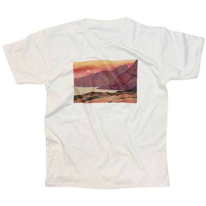 Maglietta Roerich Sunset Mountain, arte estetica minimalista per la vendita all'ingrosso da parte di ZZZEBRAAA LIMITED