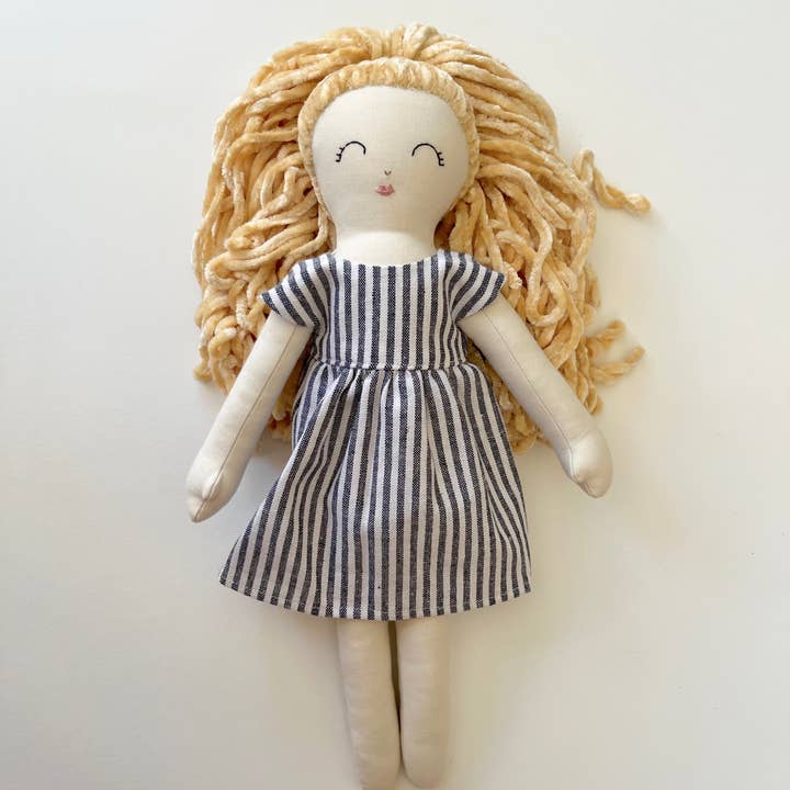 The Linnea Company – Großhandel Puppe – Kinder – Vielfältige multikulturelle handgefertigte Puppe, Farbe 5
