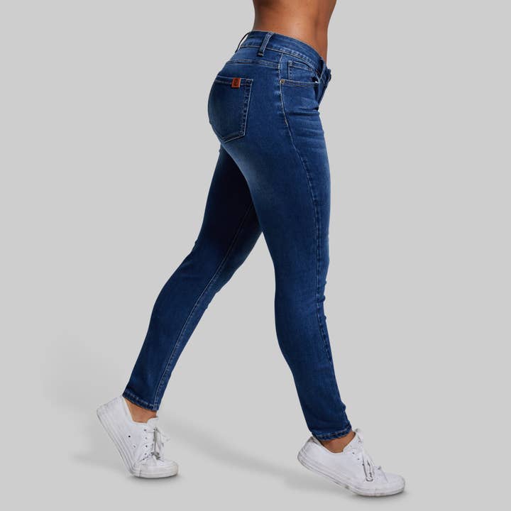Jean skinny stretch taille mi-haute FLEX (délavé foncé) pour la vente par Born Primitive