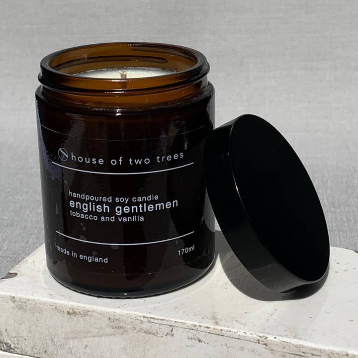 caballeros ingleses | vainilla, tabaco y especias | vela de soja para venta al por mayor de House of Two Trees