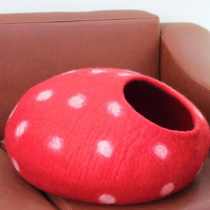 Wool Red Cat Cave with White Dot for wholesale by Woollyfelt