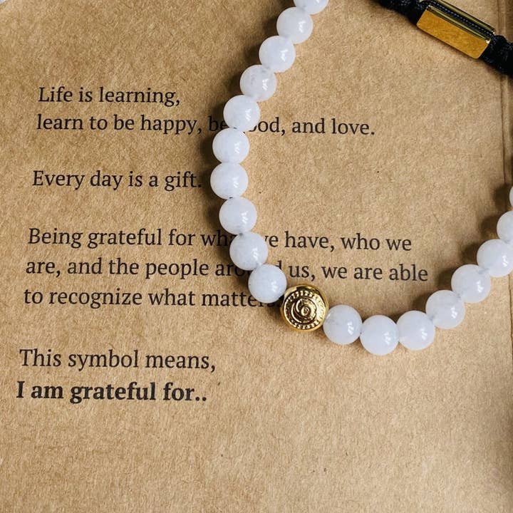 Bracelet de rappel de gratitude, bracelet de perles de gratitude - Bracelet de pierres précieuses en jade blanc | Guérison | Positivité | Équilibre, bracelet à bijoux de vie consciente, coffret cadeau pour la vente par Mindful Zebra