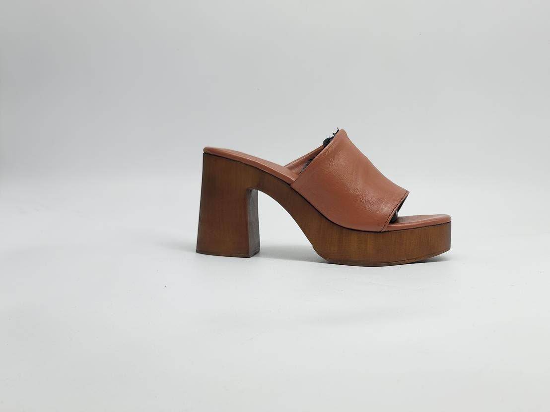 Eccellenza Donna - Wholesale Platform Heels - Women's - ART. 171 Tan Clog-style Mules with Asymmetric Cut0