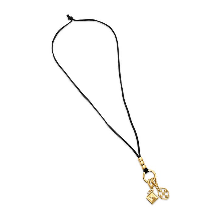 Bouclier et breloque en daim Lariat pour la vente par Gracewear Collection