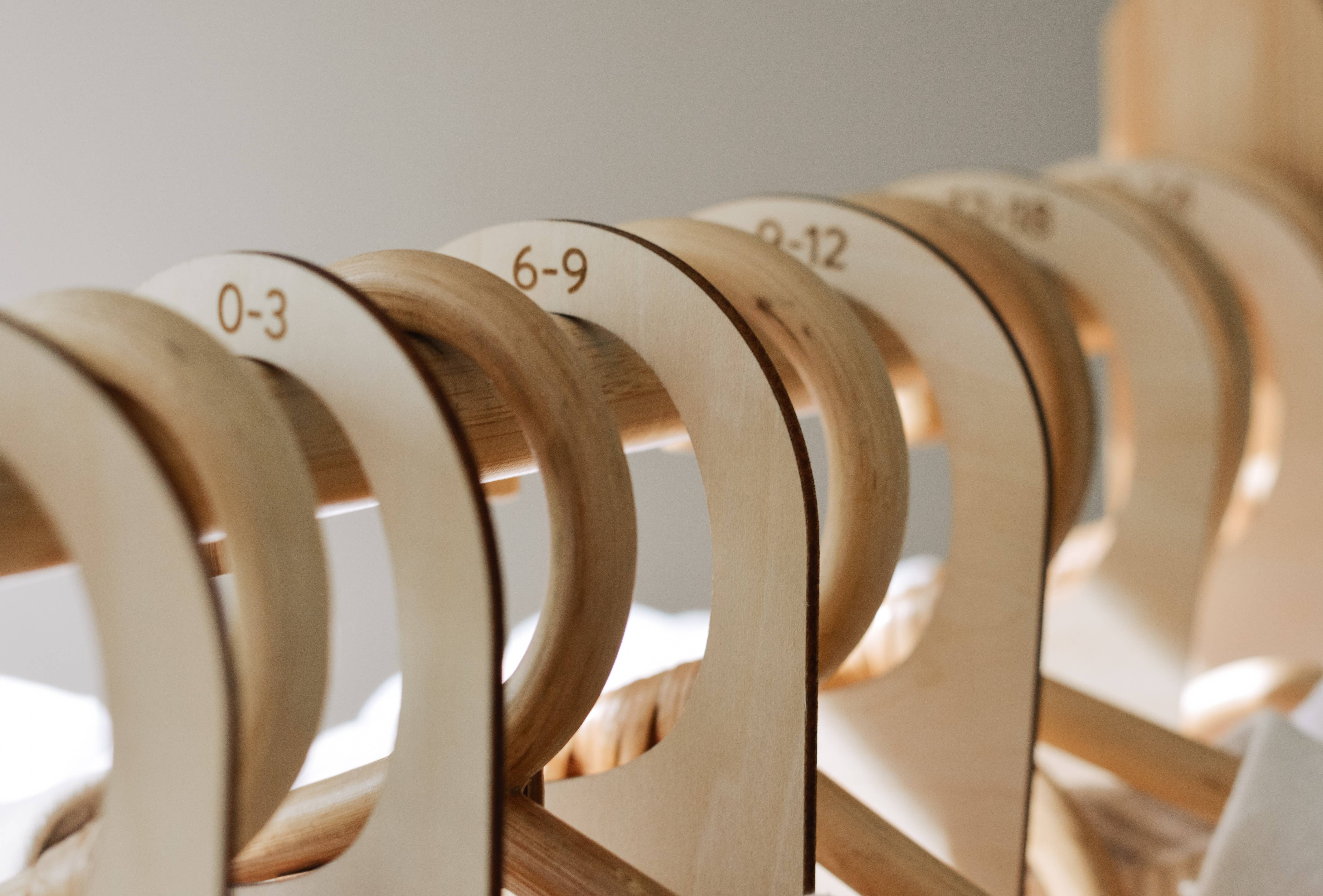 Fephas - Vendita all'ingrosso Appendiabiti - Divisori in legno per armadio neonato - floreali1