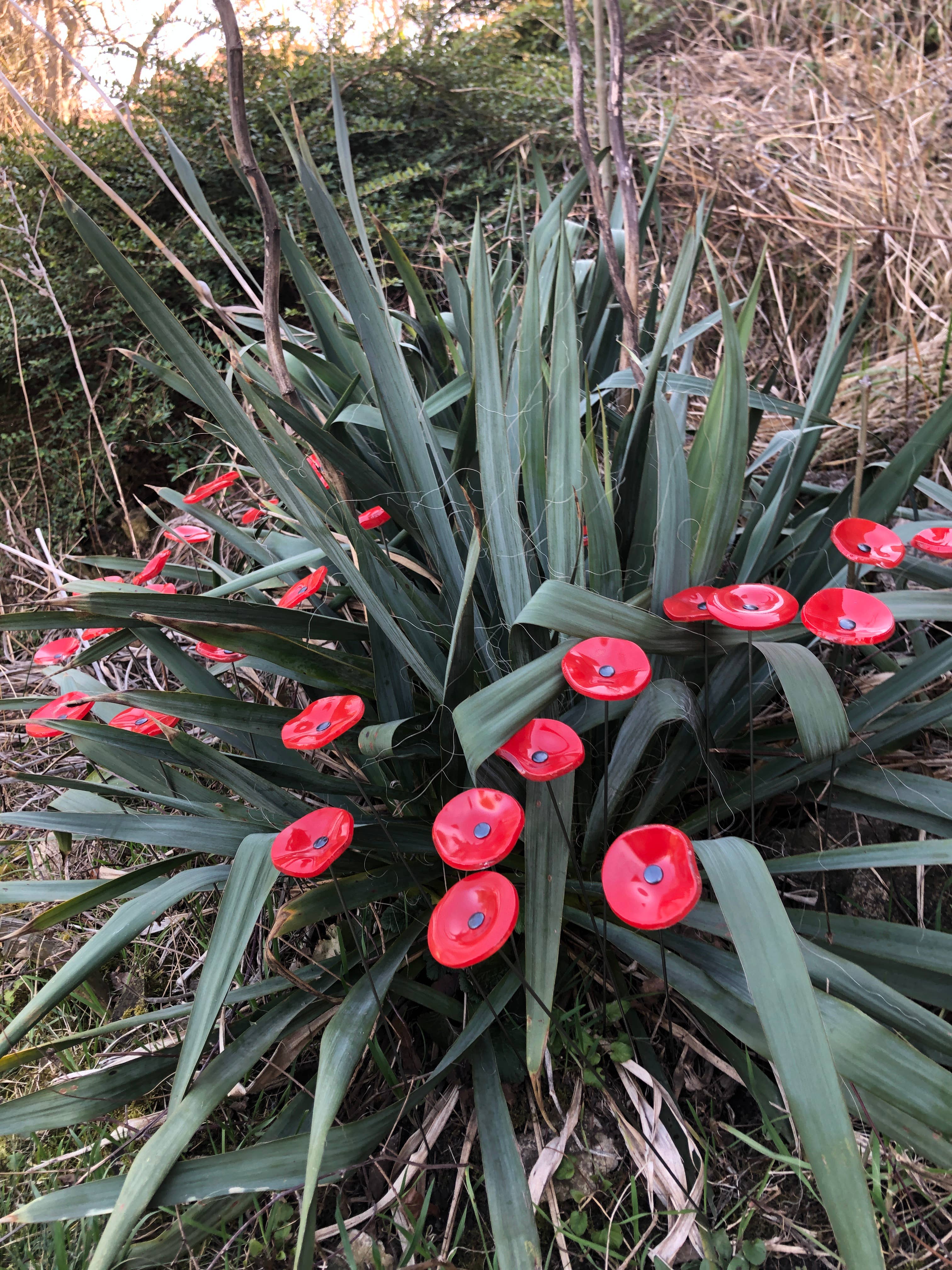 CARNEOL GLASS - Wholesale Garden/Lawn Stake - Small Glass Flower For Outside In Red25