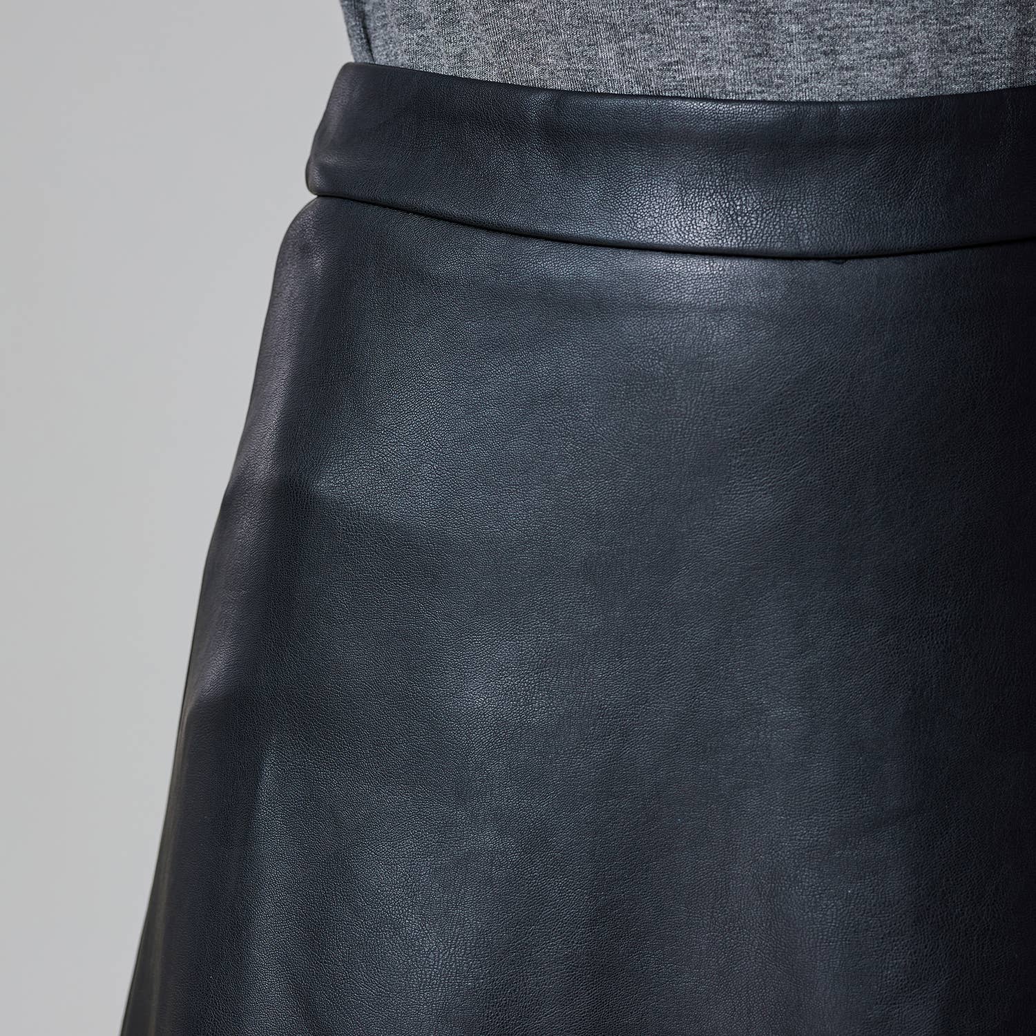 Smart and Joy – wholesale Skirt – Women’s – Faux leather A-line skirt6