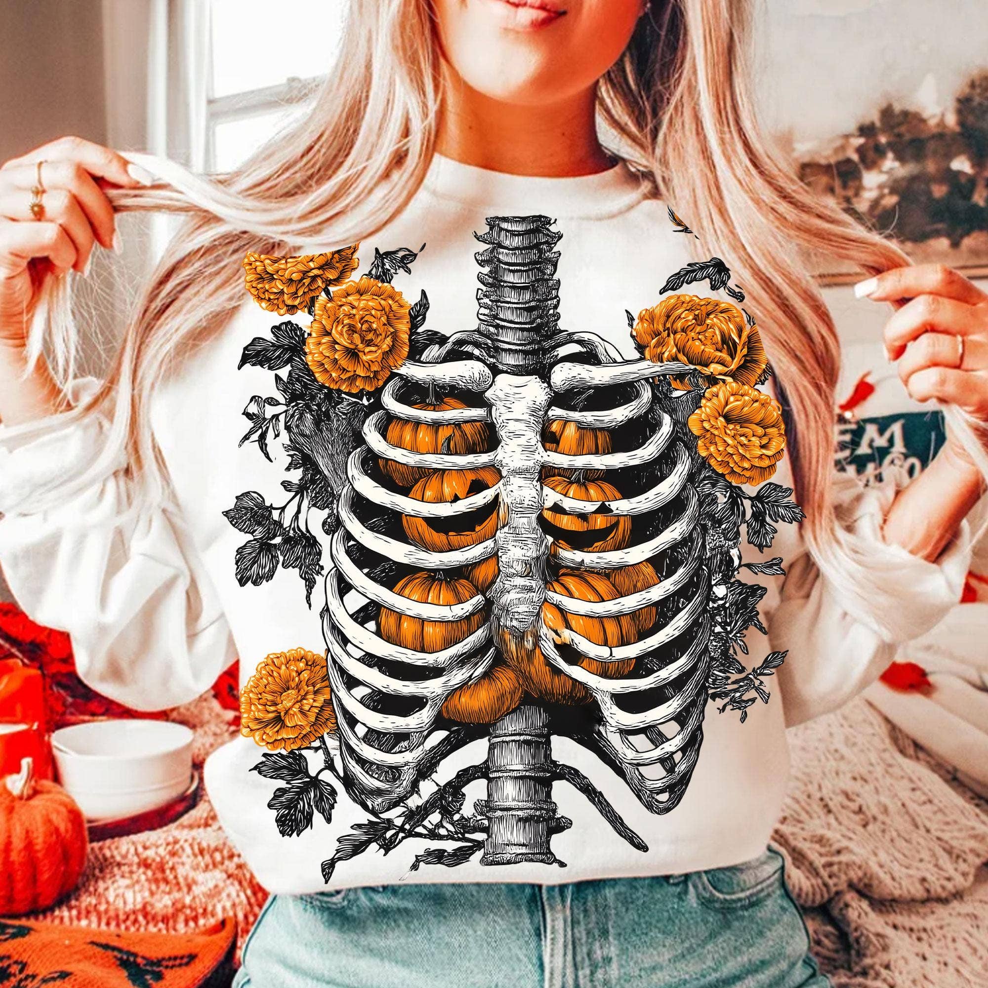 NVC Ecommerce LLC – T-shirt gráfica - Mulher por atacado – Camiseta de Abóboras com Caixa Torácica Floral, Sweatshirt de Outono com Esqueleto3