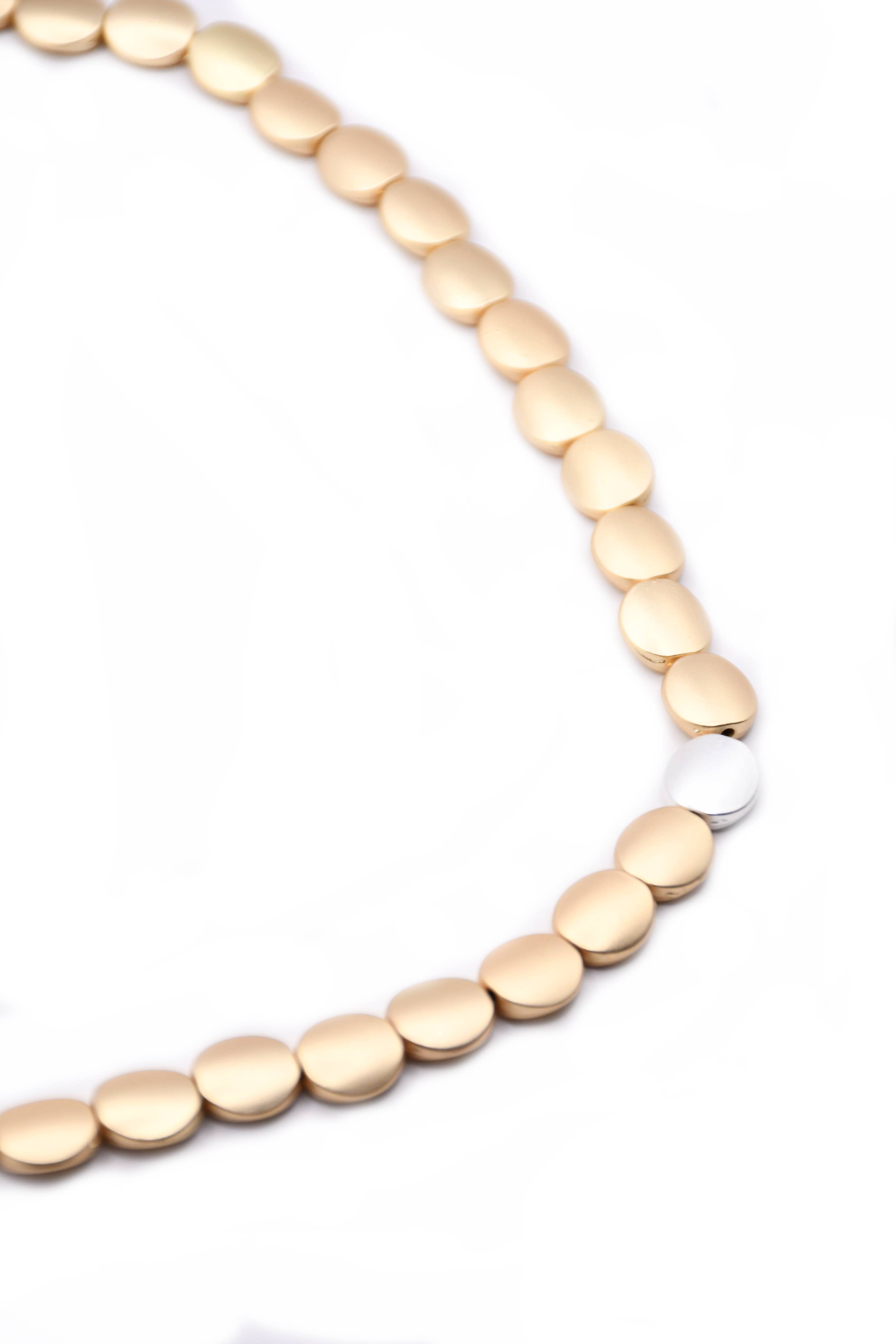 Sea Lily – Großhandel Kette mit Anhänger/Charm – Goldene Scheiben-Anhänger-Halskette mit einer silbernen Scheibe1