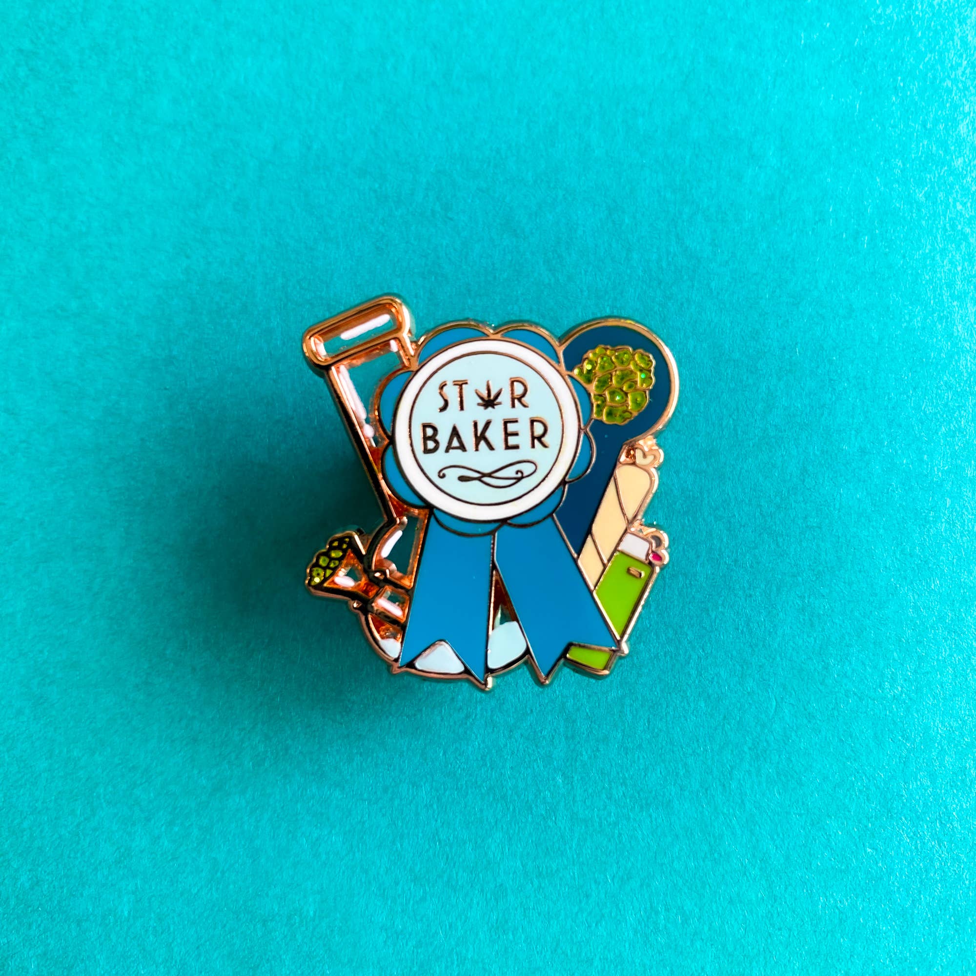 Chelzart - Vente Épinglettes/boutons - Épinglette Star Baker | Épinglette en émail Weed | 420 Friendly Accessory6