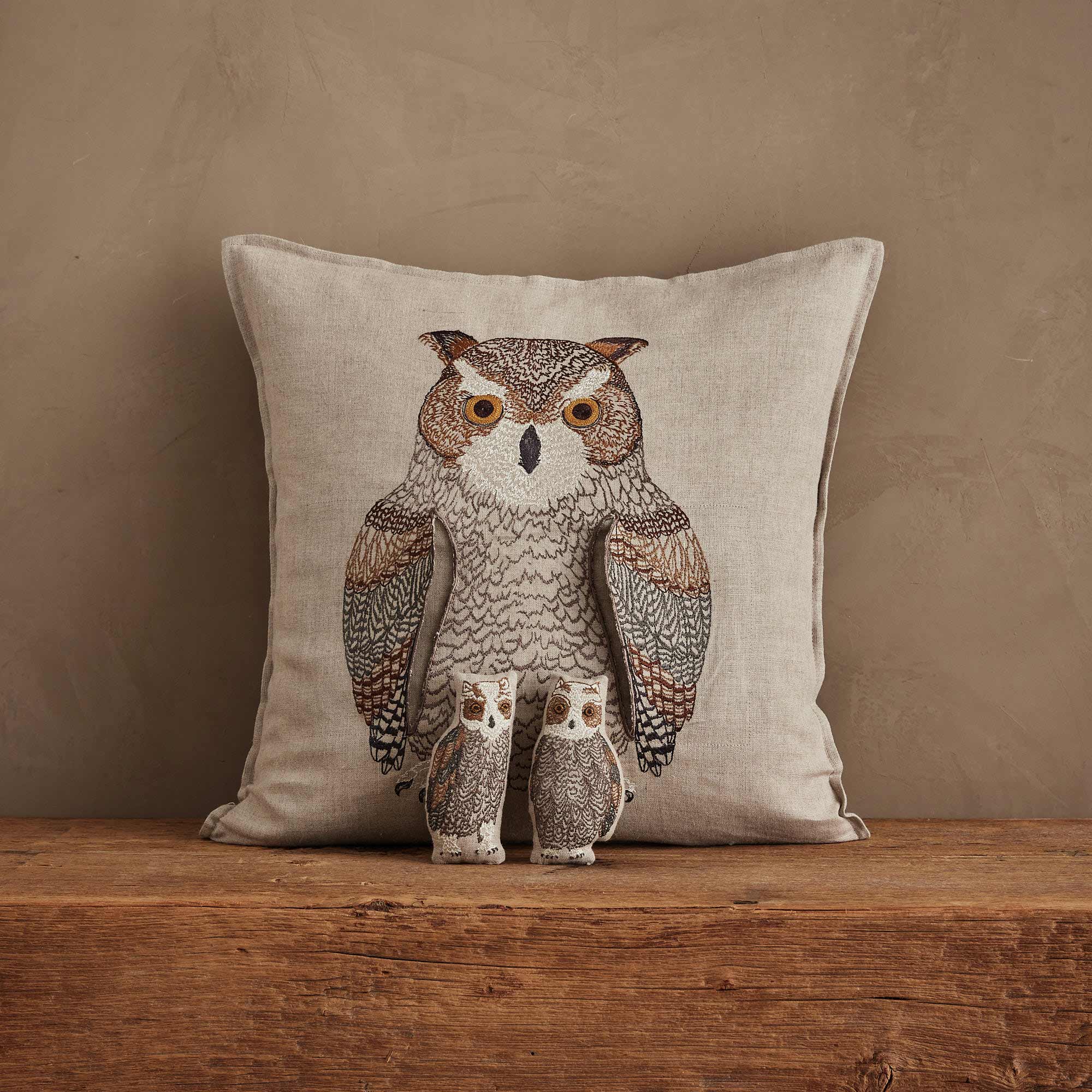 Coral & Tusk - Venta al por mayor Cojín decorativo - Almohada de bolsillo Owl Mama3