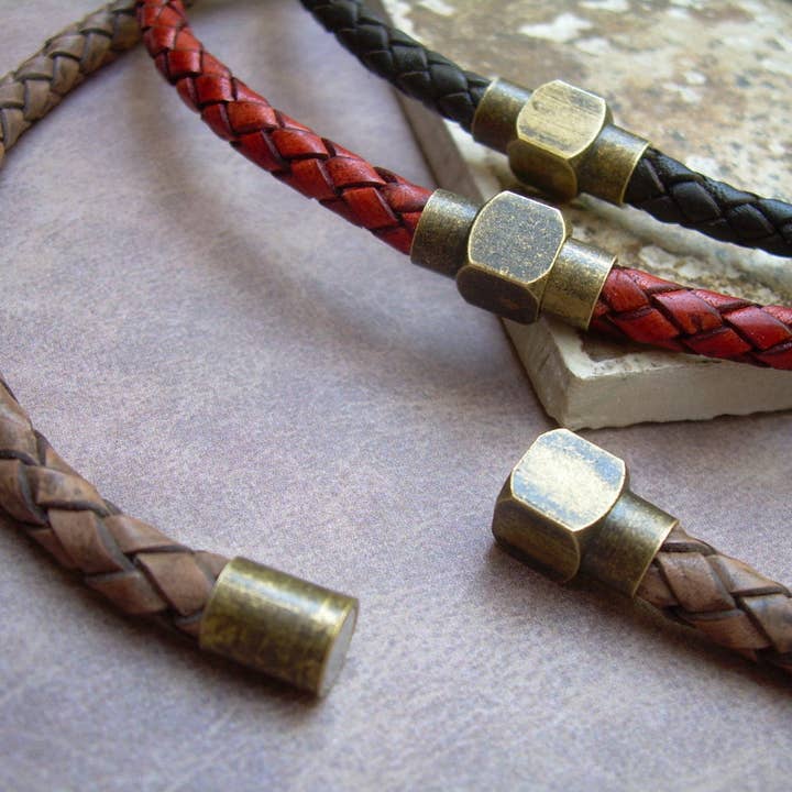 Urban Survival Gear USA - Vendita all'ingrosso Gioielli - Uomo - Collana in pelle da uomo, ottone antico, chiusura magnetica, collana in pelle intrecciata, collana da uomo, gioielli da uomo, ottone, regalo da uomo, regalo per lui4