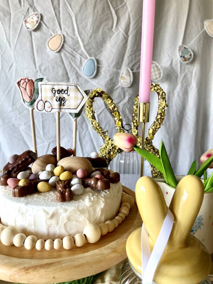 Drapeau pour gâteau de Pâques pour la vente par Girl Friday Embroidery