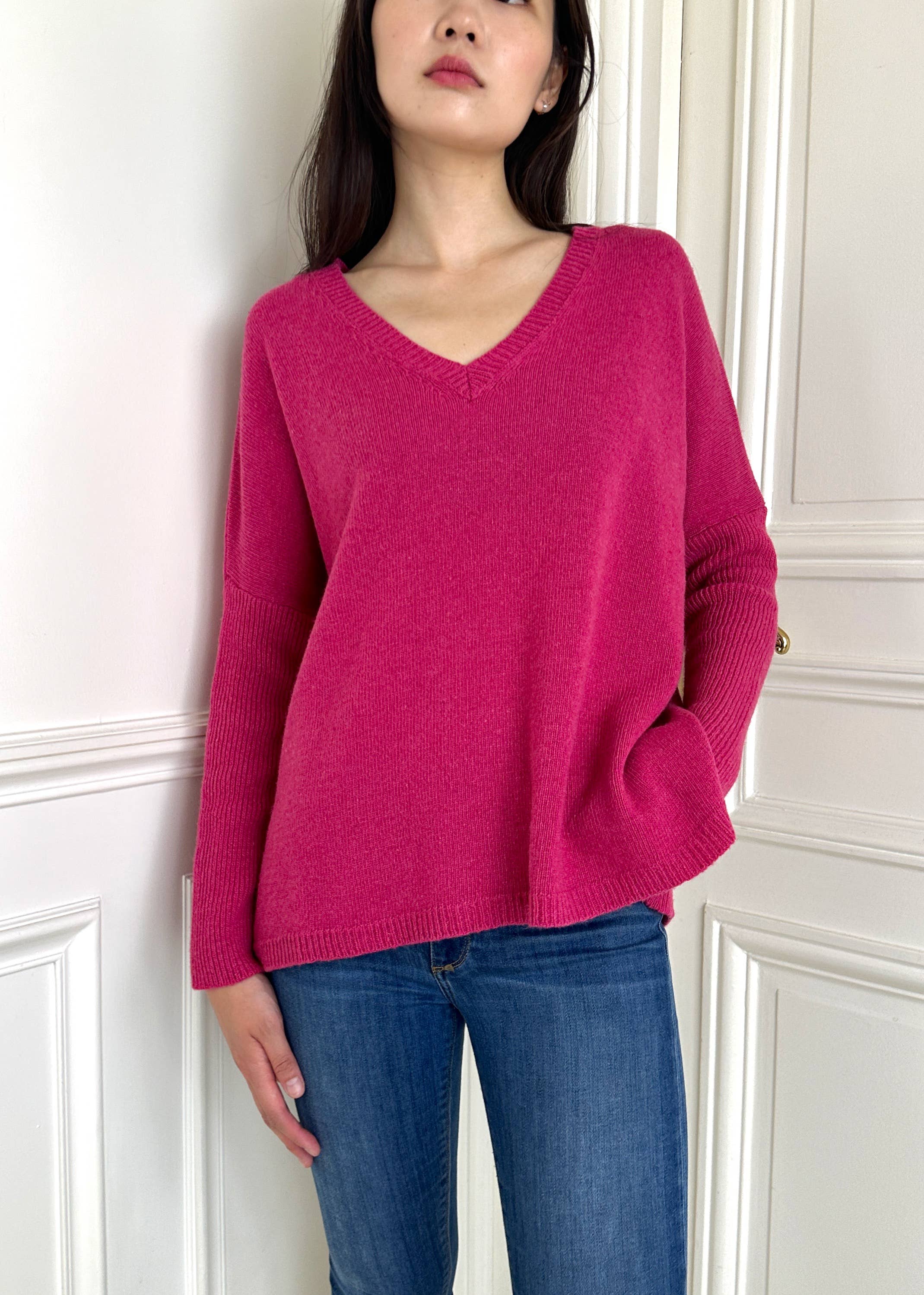 JULIA PARIS - Wholesale Knit Sweater - Women's - Oversized fit V-neck sweater in cashmere and wool knit1