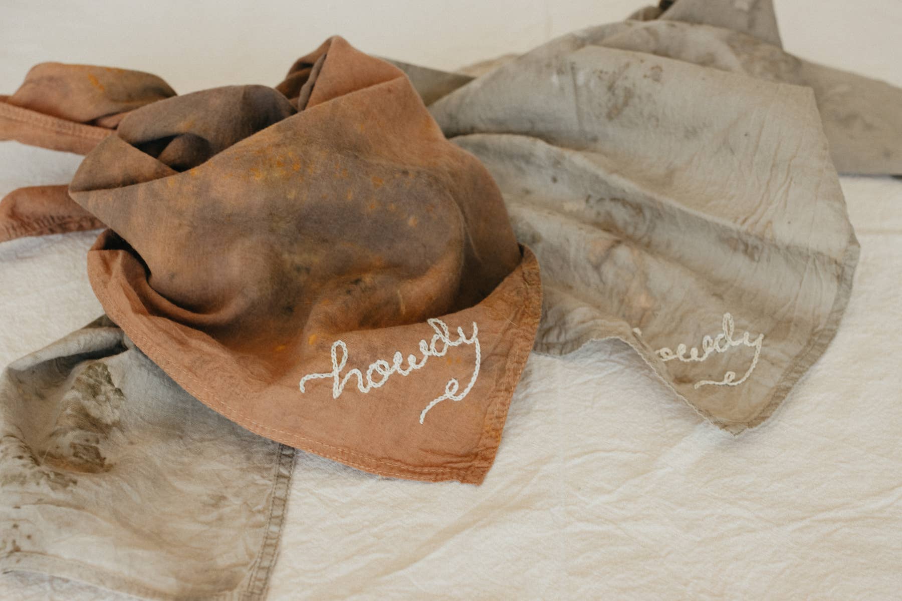 Eloise et moi - Wholesale Bandana - Dames - Met de hand geborduurde Howdy bandana van biologisch katoen - met de hand geverfd7