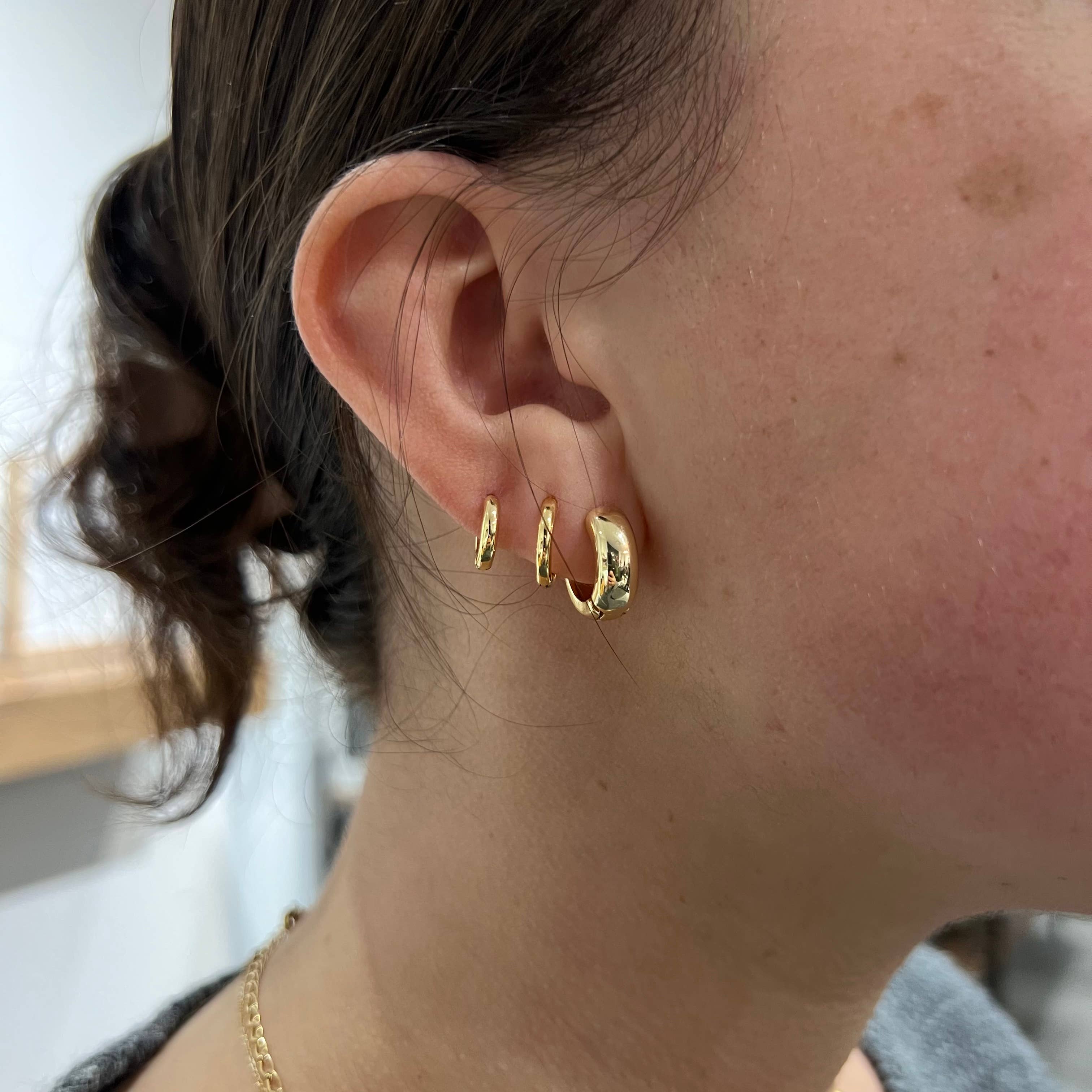 Something Silver - Vendita all'ingrosso Orecchini a cerchietto - Chubby Clicker Huggie Hoops3