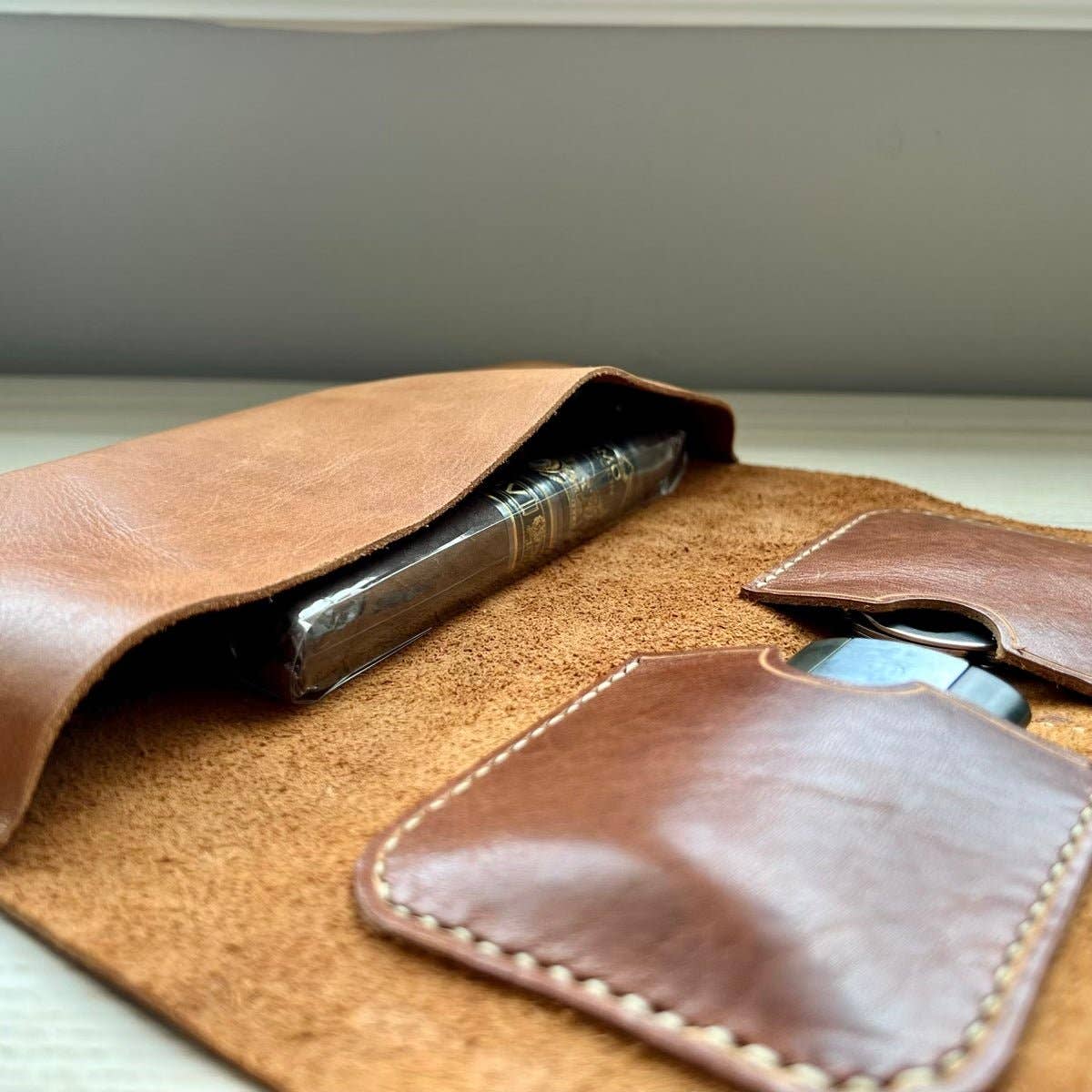 A. M. Aiken - Wholesale Humidor/Cigar Accessory - 4 Cigars Drum-Dyed Leather Cigar Case4