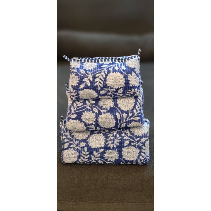 Trousse de voyage/maquillage/cosmétique en coton à fleurs bleues et blanches pour la vente par Ayras World