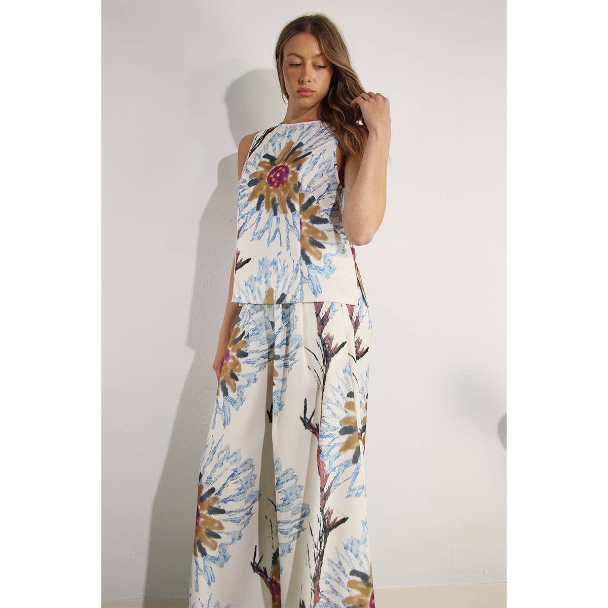 MULTI MOUWLOZE TOP- EN BROEKSET MET ZONNEBLOEMPRINT voor groothandel op Faire6