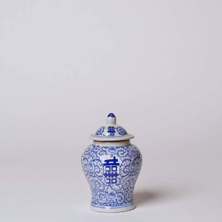 Piccolo Vaso Tempio in Porcellana Blu e Bianca con Doppia Felicità per la vendita all'ingrosso da parte di Cobalt Guild