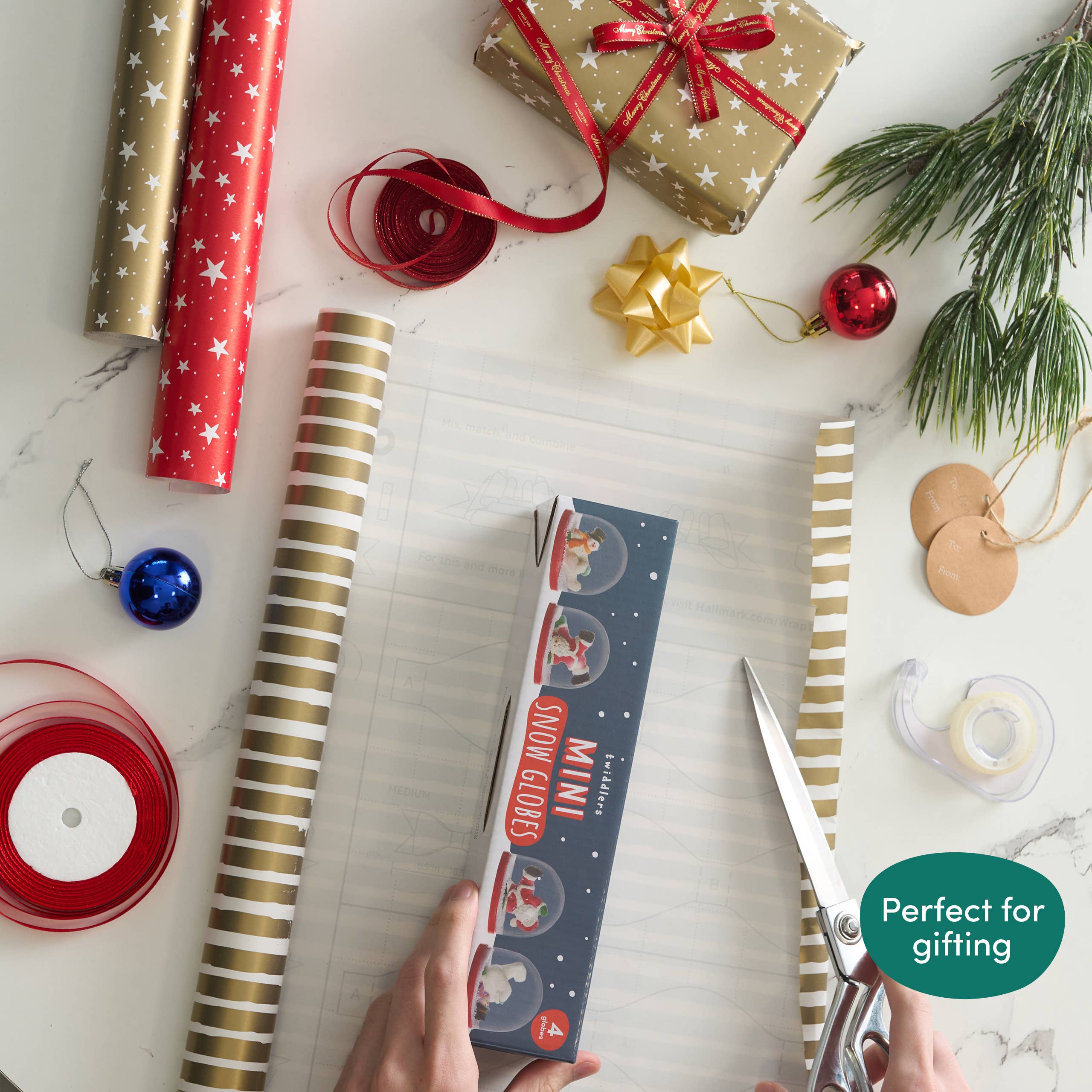 The Twiddlers - Vendita all'ingrosso Palla di neve - Bambini e neonati - Set di 4 Piccole Sfere di Neve Natalizie con Design Festivo Variegato8