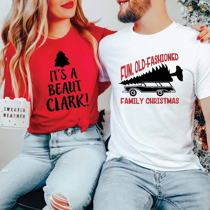 T-shirt graphique Bella à l'ancienne en gros pour couple, Noël, c'est une beauté et un divertissement, livraison rapide pour la vente par Limeberry Designs
