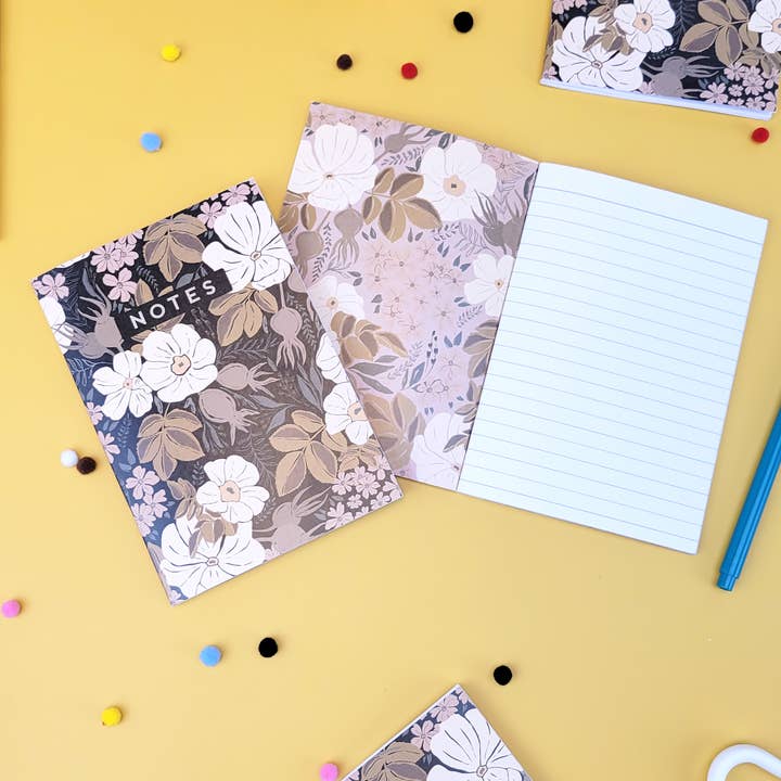 Notizbücher im Taschenformat mit Blumen für den Großhandel von Lucky Dog Design Co.