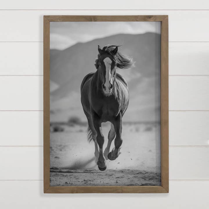 Fast Horse zwart-wit - Dierenfotografie - Houten frame voor wholesale door Hangout Home