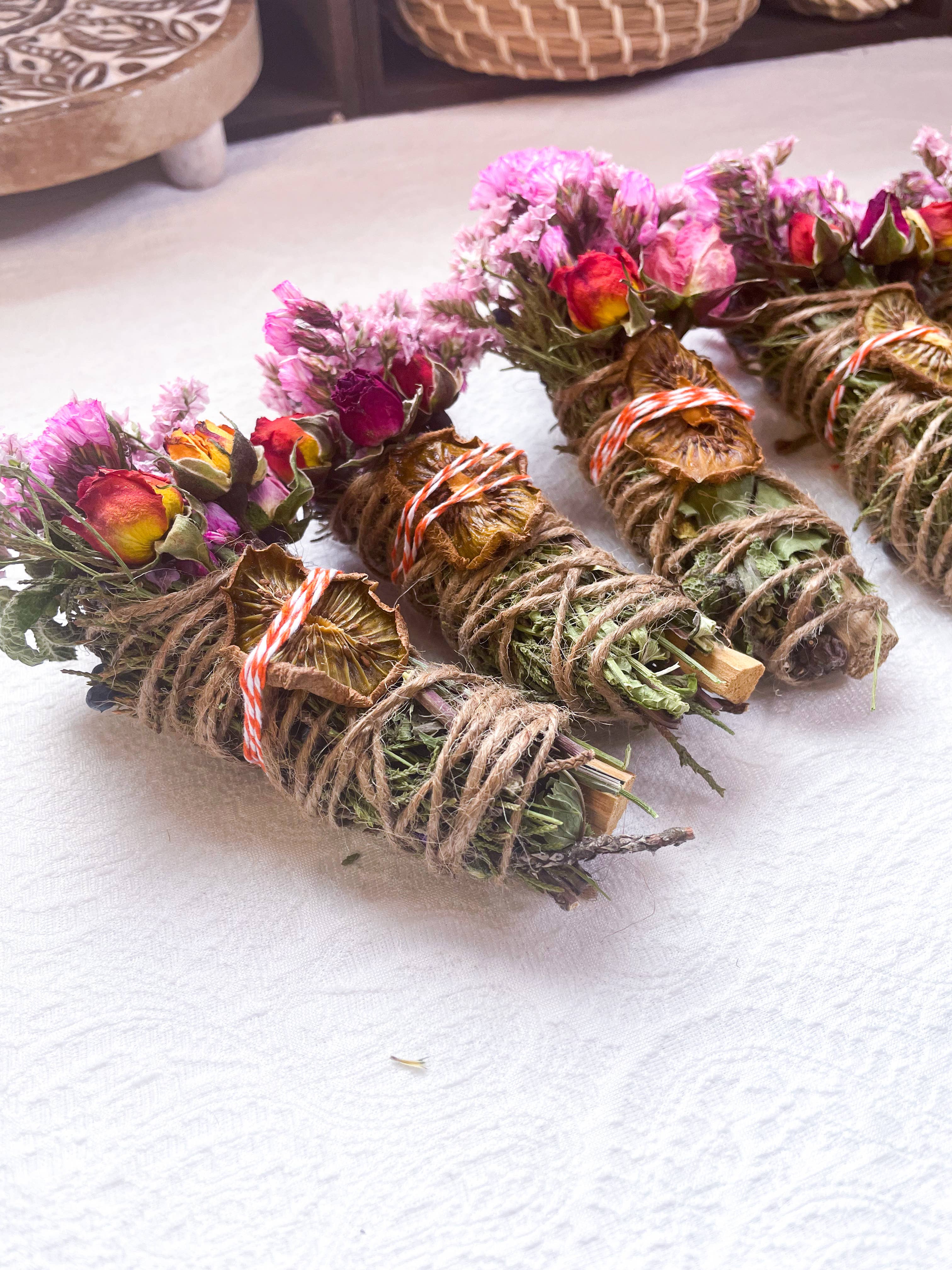 CharlieHaze - Wholesale Sage Bundle - Kiwi, Mint, Palo Santo and Cedar Spring Smudge Stick13