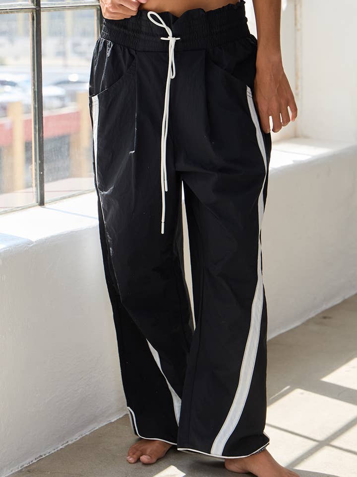 BUCKETLIST INC - Wholesale Pants - Women's - IP5540 Windbreaker Pants With Contrast Stripe7