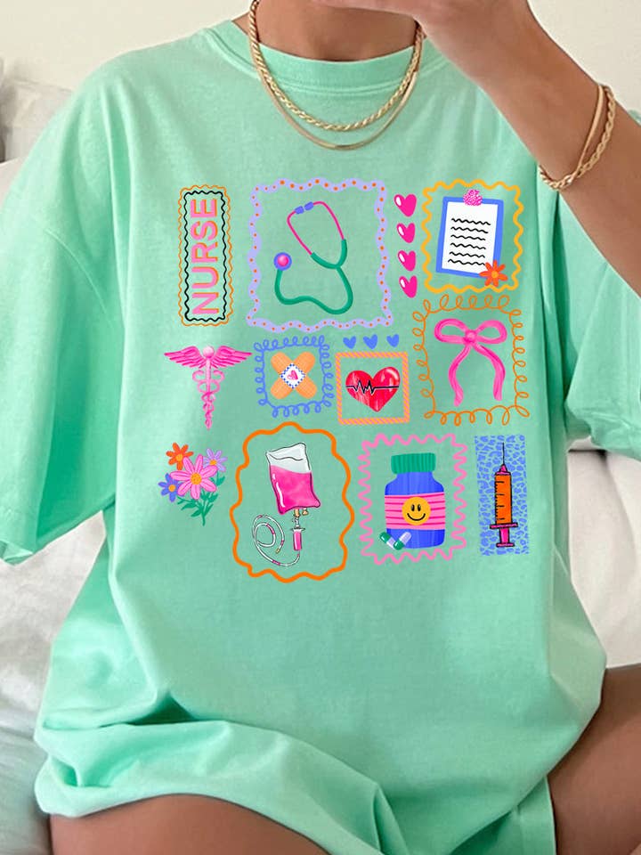 T-shirt en coton filé à l'anneau pour adulte Preppy Nurse Swirl Comfort Colors pour la vente par Wholesale Accessory Market