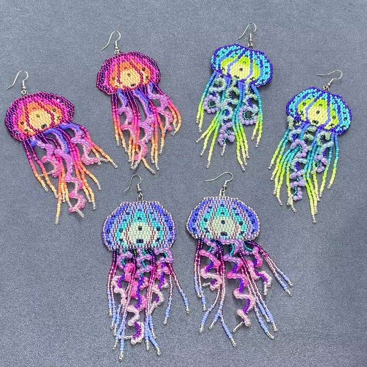 Mio Queena – wholesale Hängande örhängen – Färgglada örhängen med fransar och fransiga manetfröpärlor – SB2