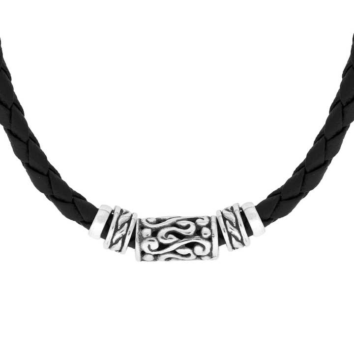 Collier Batur en argent pour la vente par Nusa