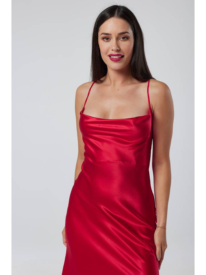 Rouge Robe élégante en soie rouge en vente sur Faire5