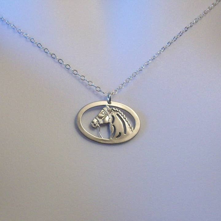 Collier en argent en forme de cheval - Collier à pendentif en forme de cheval - Collier en argent sterling - Collier en forme de cheval - Rodéo pour la vente par The Wandering Dandelion