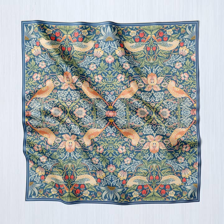 The Strawberry Thieves af William Morris, luksuriøst firkantet tørklæde/indpakning/bohosjal, lavet på bestilling, håndlavet og grusomhedsfri for engroshandel hos Ebon et Noir LLC
