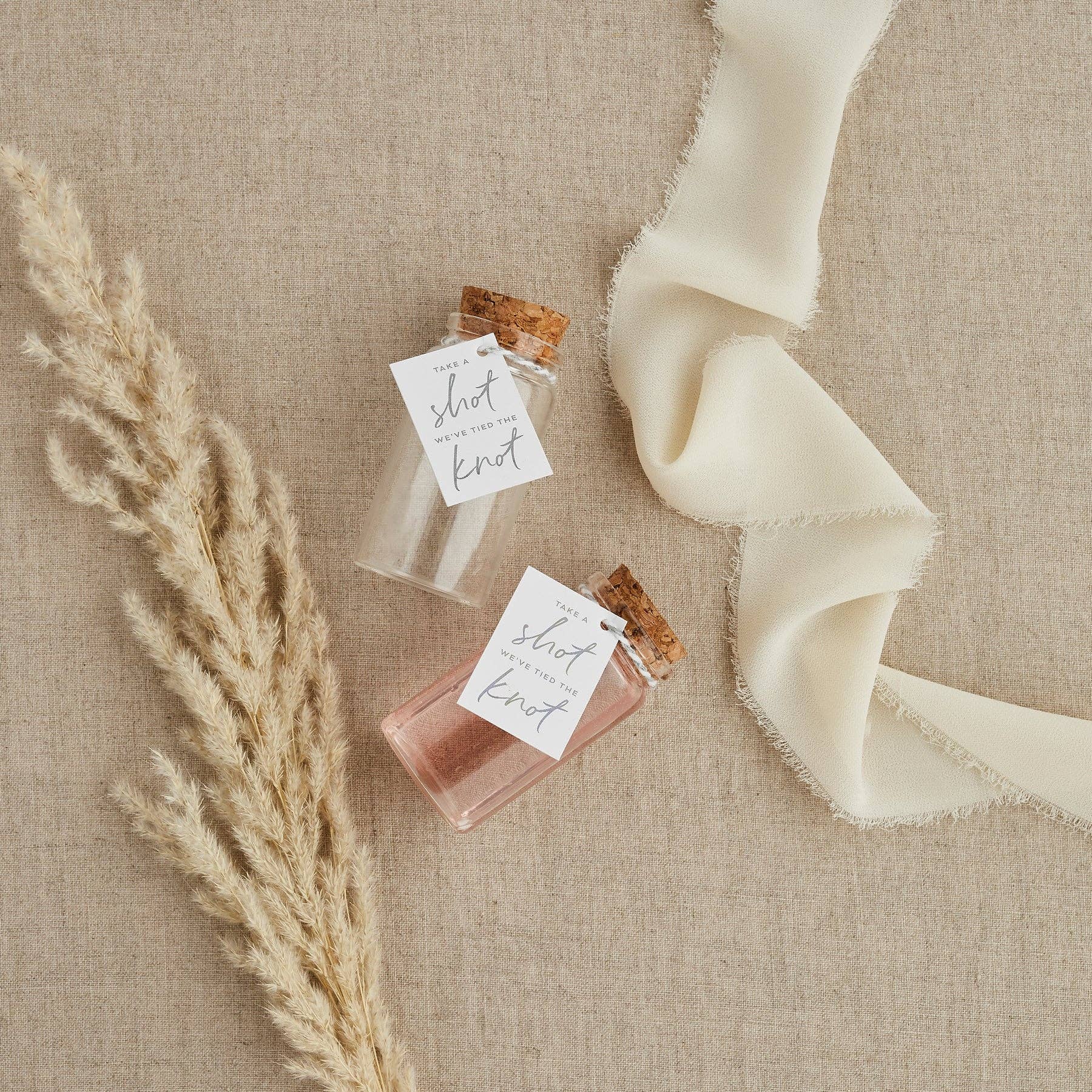 Hootyballoo by Club Green - Vente Cadeaux pour invités - Lot de 6 mini flacons en verre à liqueur2