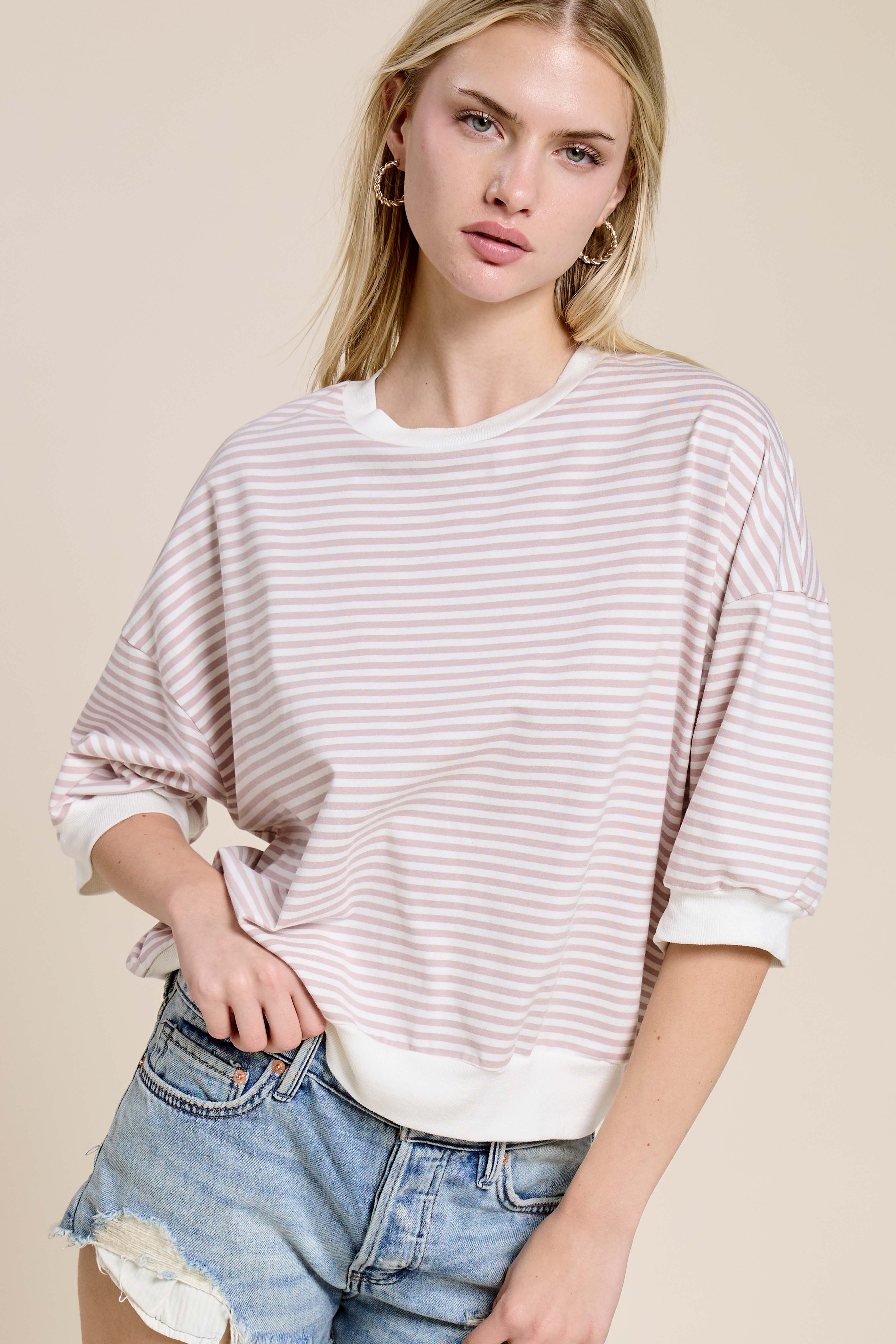 La Miel – Engroshandel Strikket top - Dame – MCT7688-løs pasform Stribet kortærmet top med rund halsudskæring36