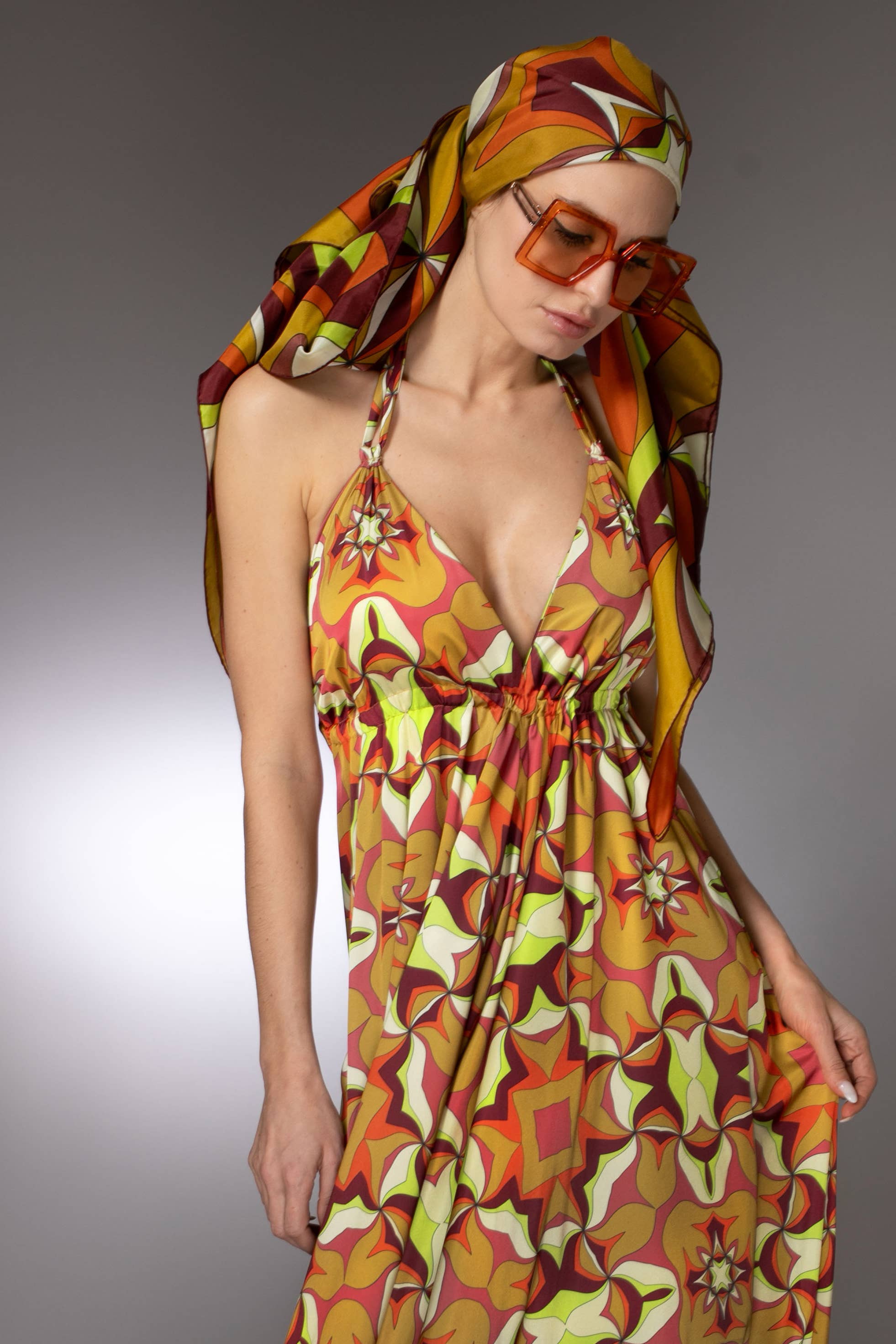 Nuvula - Vente Écharpe – femme - Écharpe paréo en soie à imprimé abstrait or et marron2