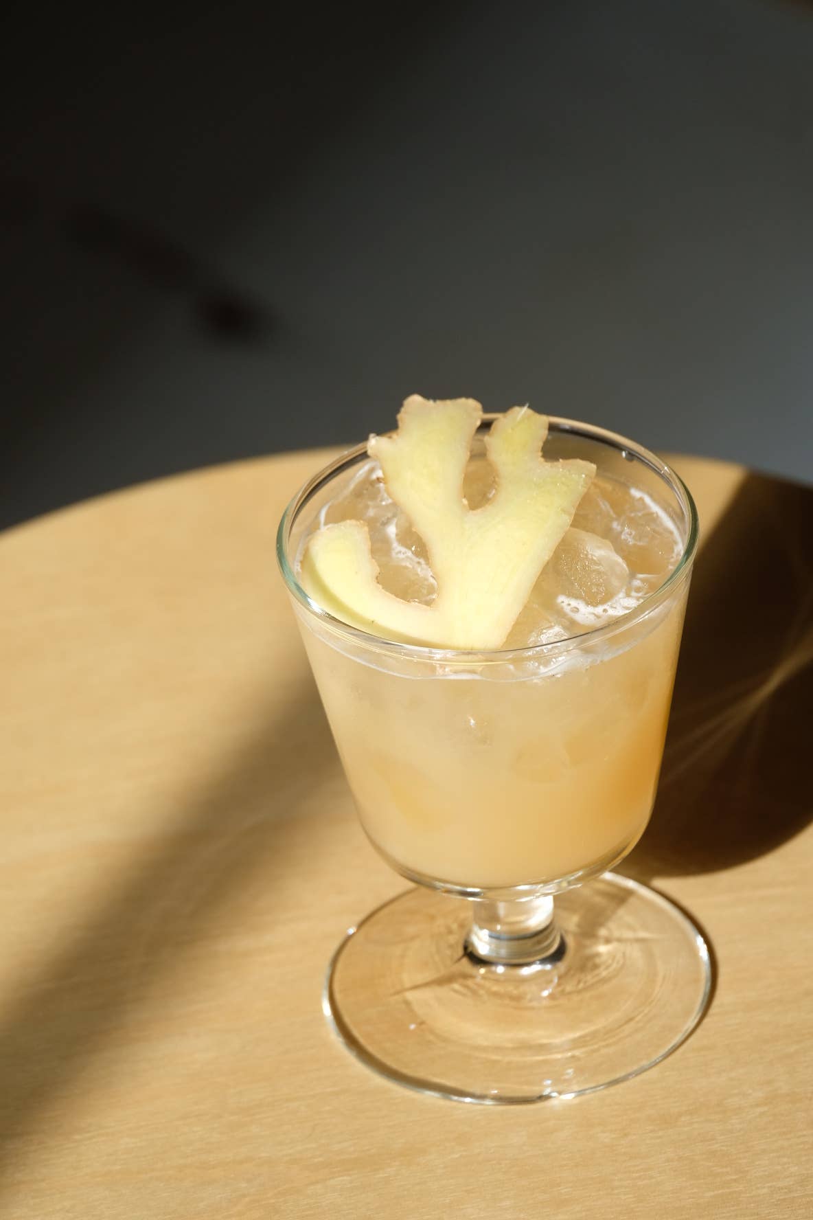 WithCo Cocktails - Vente Mélange/sirop pour cocktails - Mélange Mule au Gingembre (Racine de Gingembre, Bitters, Citron Vert)4