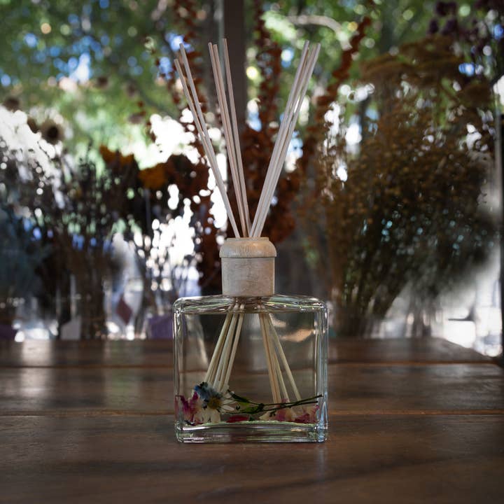 Rosy Rings - Wholesale Reed Diffuser - Signature Botanical Reed Diffuser - Apricot Rose 2