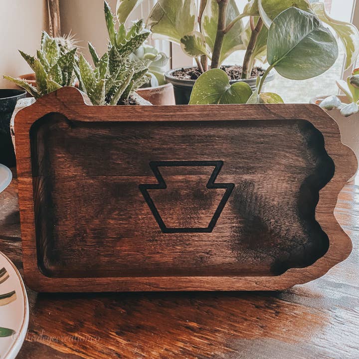 Third Eye Creation Company - Venta al por mayor Bandejas decorativas - Bandeja de madera dura del estado de Pensilvania, regalo local, bandeja para llaves2