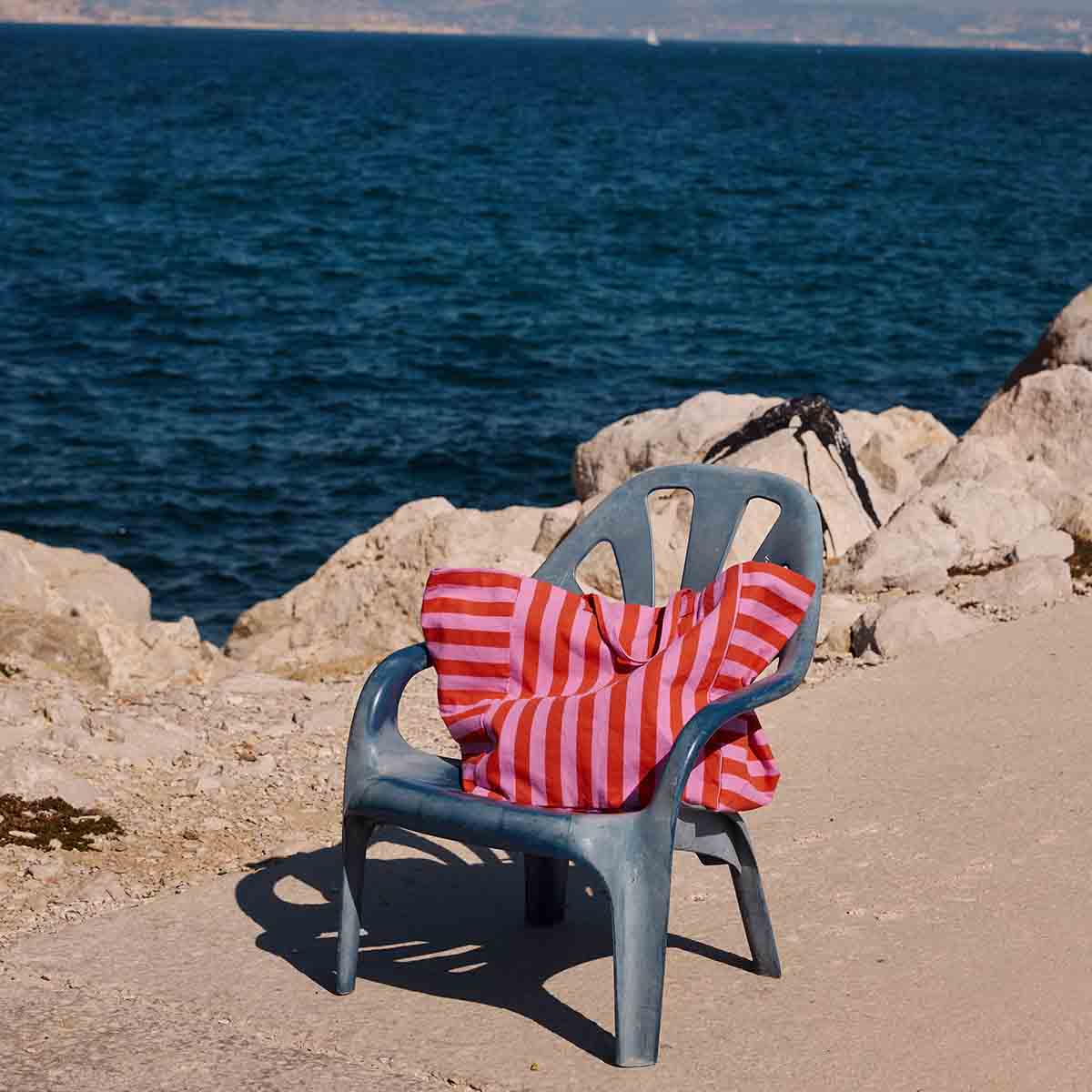 ELISA TOTE BAG STRIPES ORCHID/ TOMATO for wholesale on Faire1