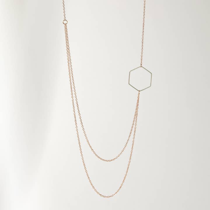 Collier hexagonal superposé en or rose « Le Contour » pour femme pour la vente par Oh, So Fitting!